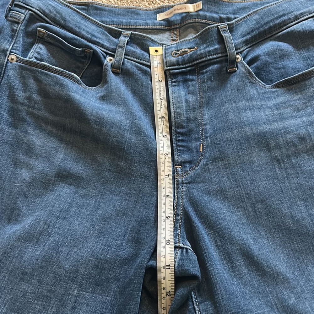 Levi’s Women's Classic Mid Rise Straight-Leg Jean - Picture 8 of 14